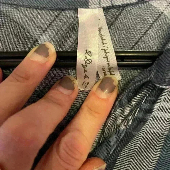 Two dye  4 button down - Picture 3 of 3